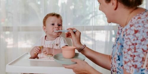 RaeFallon-baby-eating-individual-foods-9295